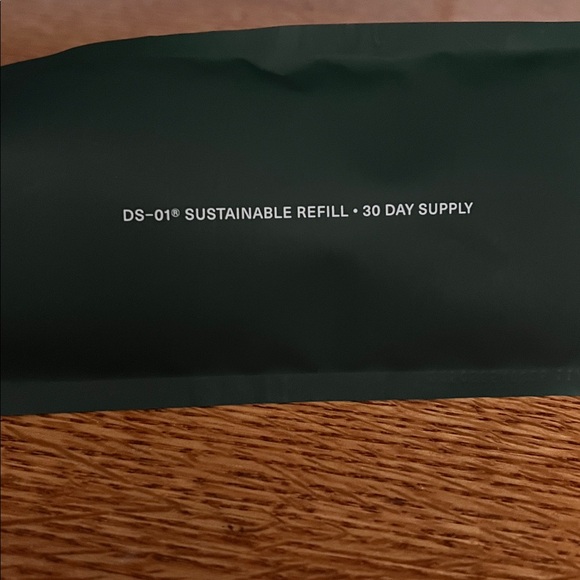 Seed DS-01 Daily Synbiotic probiotic prebiotic supplement in glass and refill - Picture 4 of 5